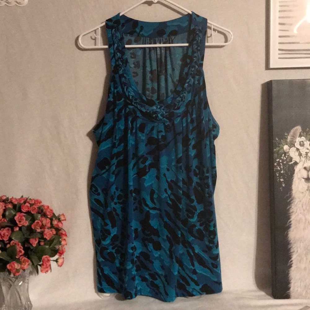 Sleeveless Camouflage Top.